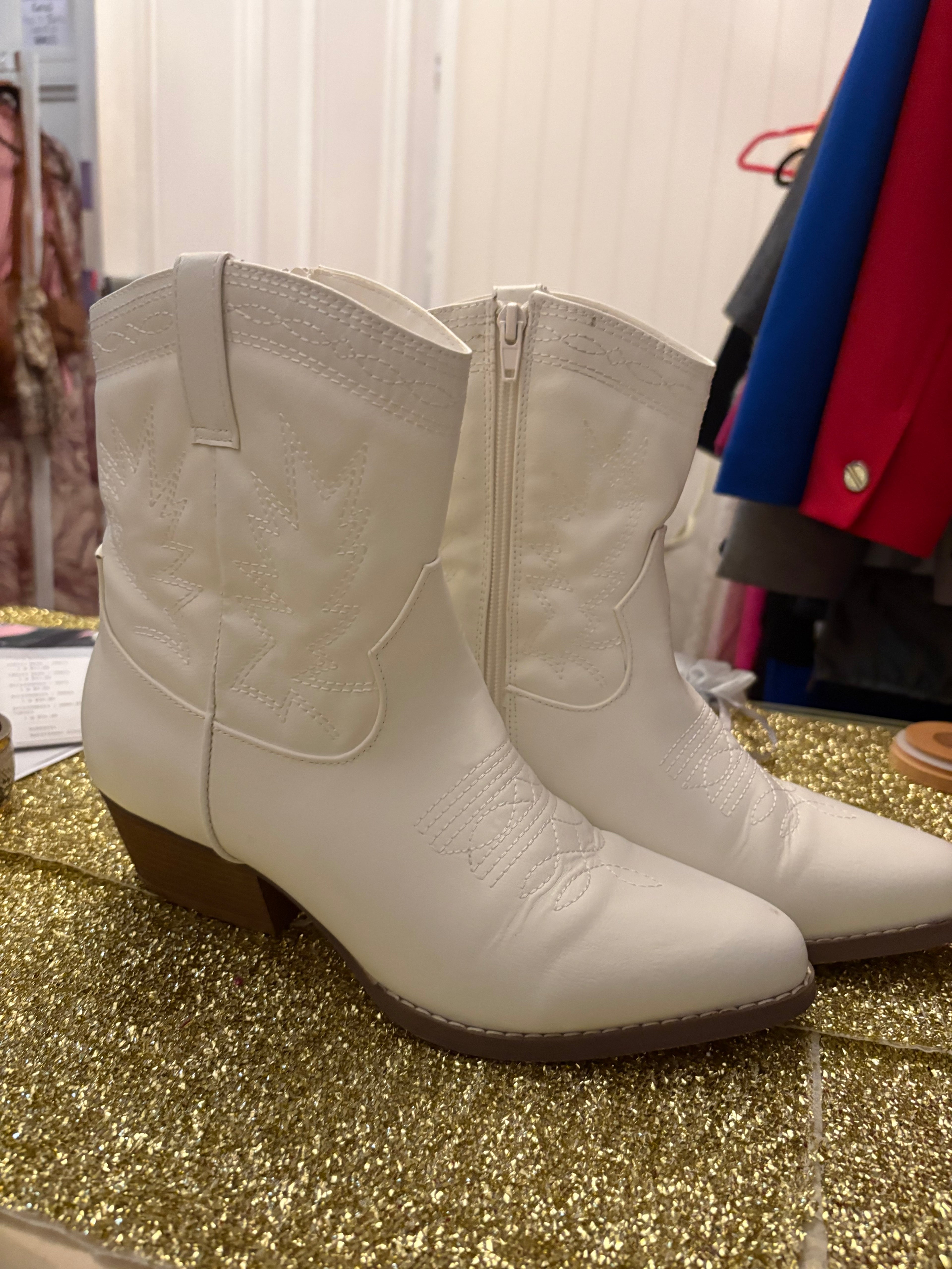 🤍 London Rebel White Cowboy Boots