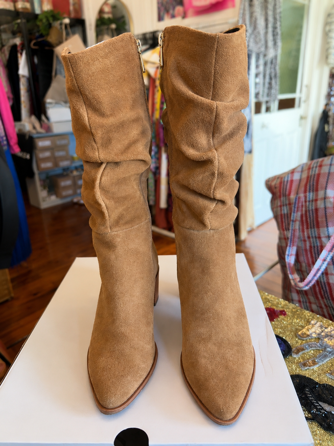 🤎 Hush Puppies Chestnut Suede Slouch Boots
Size 9 (EU 39.5) | $75