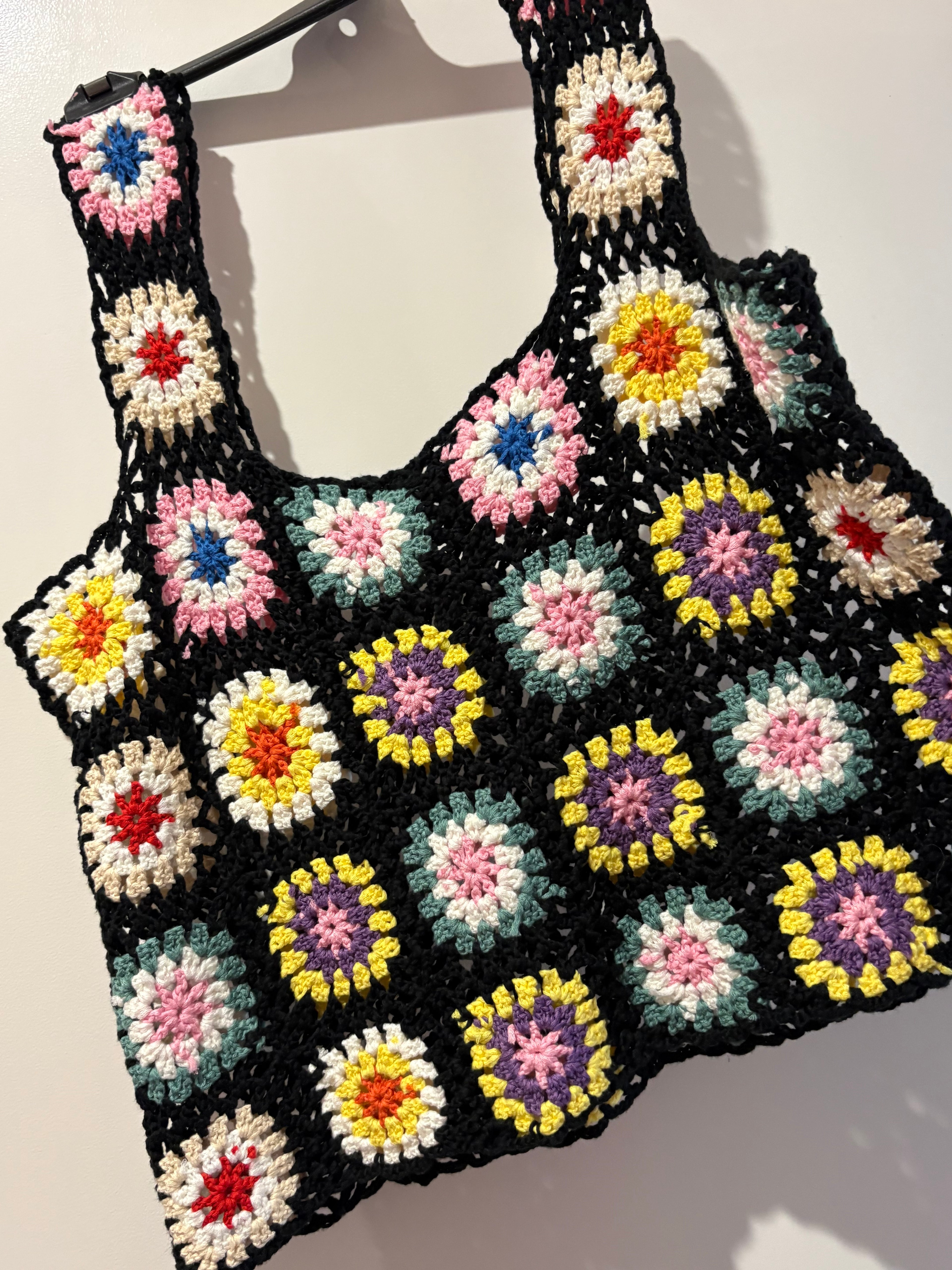 💖 Top: Bright crochet-inspired knit cami