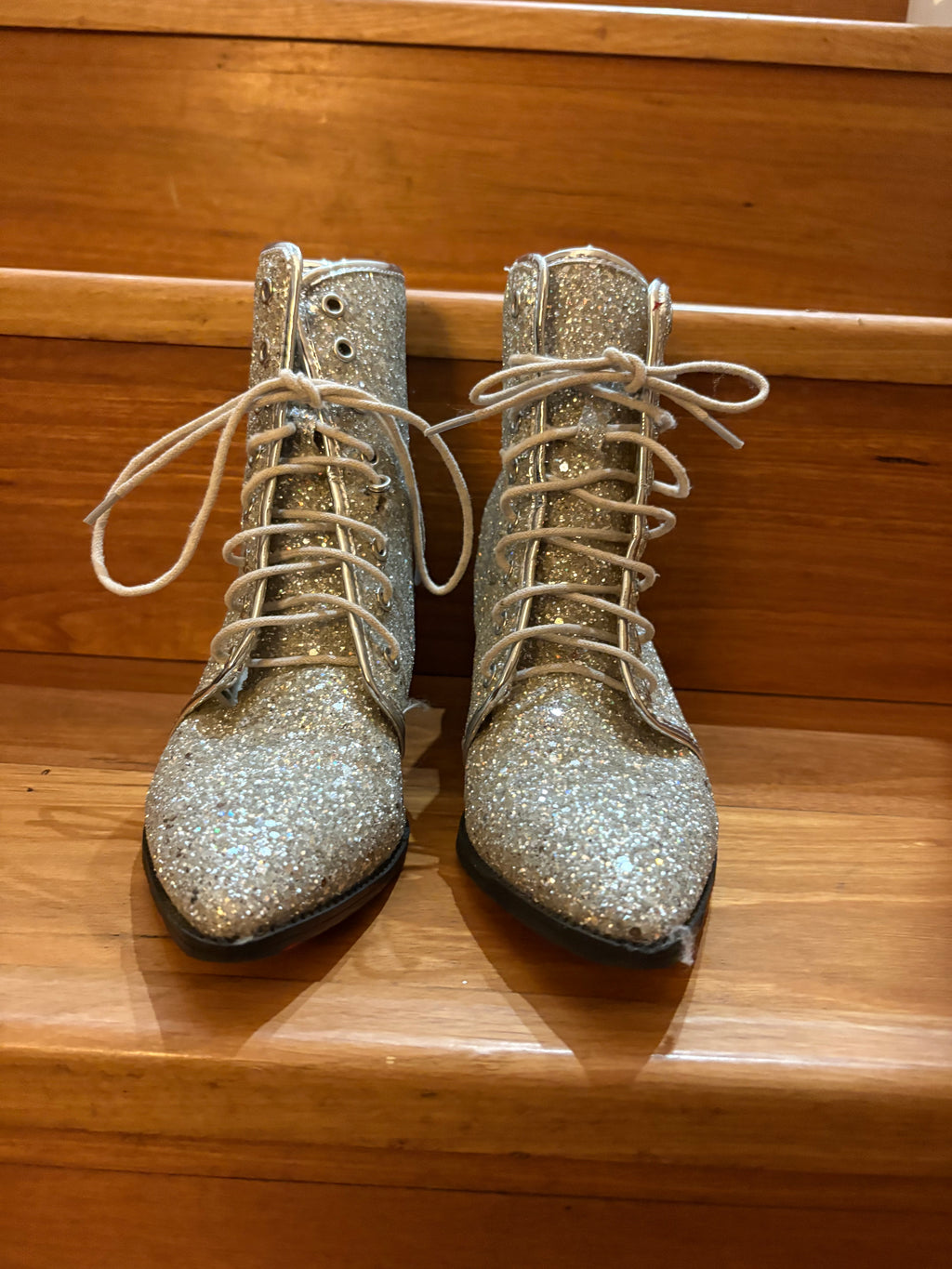Silver pointed Boots